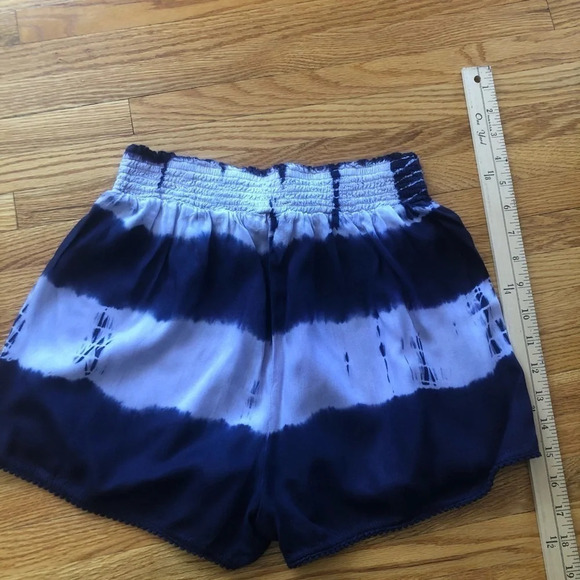 Tie dyed shorts byJapna - Picture 4 of 4
